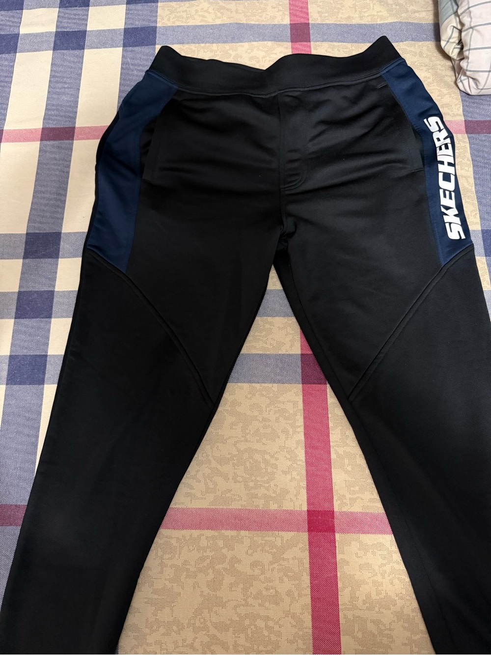Skechers Men's Black and Navy Athletic Sweatpants (M)